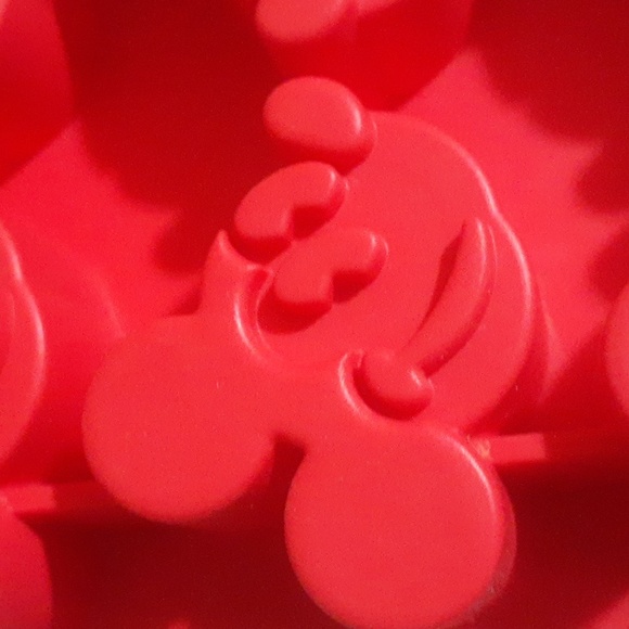 Disney Mickey Mouse ice tray/treat mold silicone - Picture 4 of 4